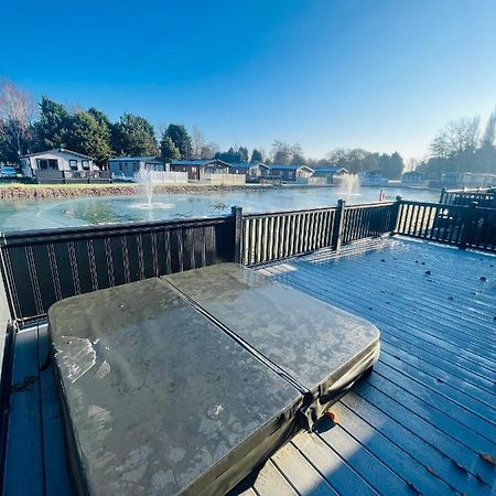 Loki'S Retreat Lodge With Hot Tub York Eksteriør billede