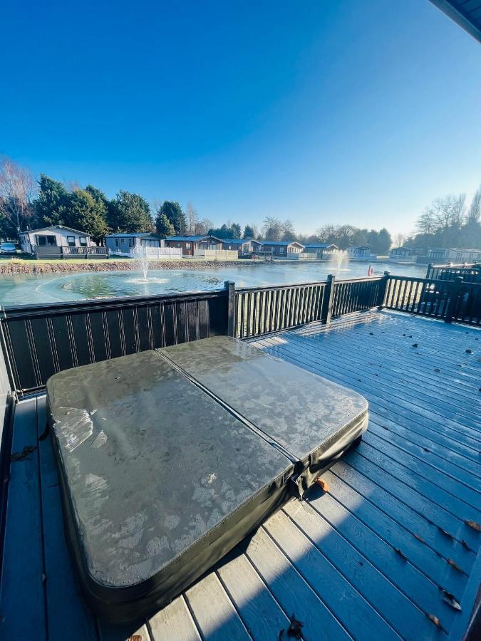 Loki'S Retreat Lodge With Hot Tub York Eksteriør billede