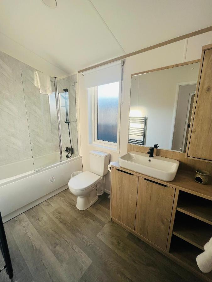 Loki'S Retreat Lodge With Hot Tub York Eksteriør billede